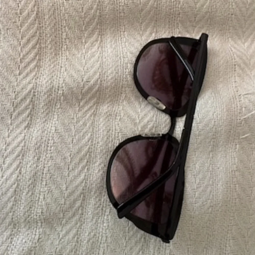 Quay Australia black and silver/gray sunglasses - Picture 2 of 2